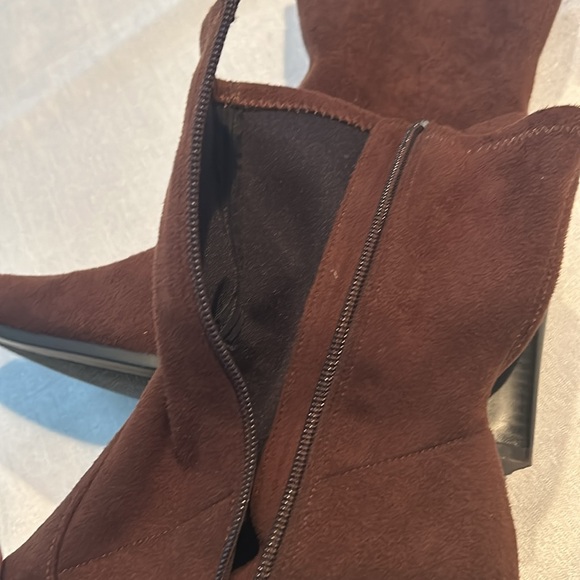 Predictions Women’s Brown Ankle Heeled Boots w/ square heel Size 8.5 Preowned - Picture 7 of 16
